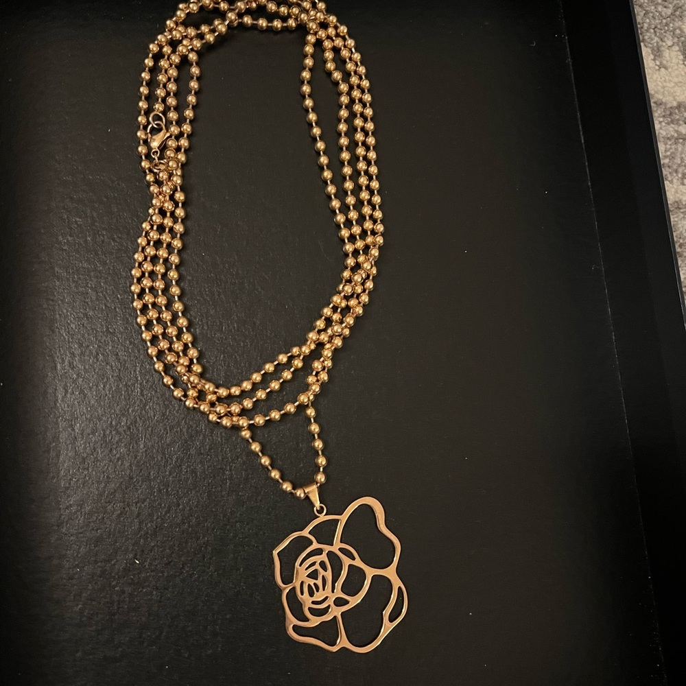Flower Pendant Necklace